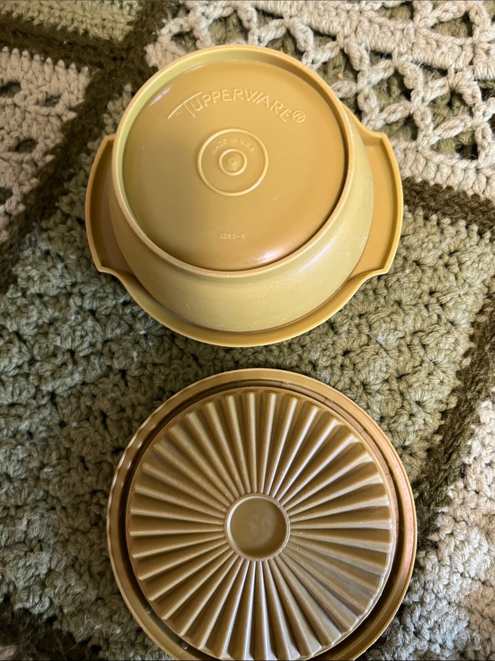 Tupperware Round Lidded Containers in Red, Yellow, Brown, and Olive - Picture 8 of 11